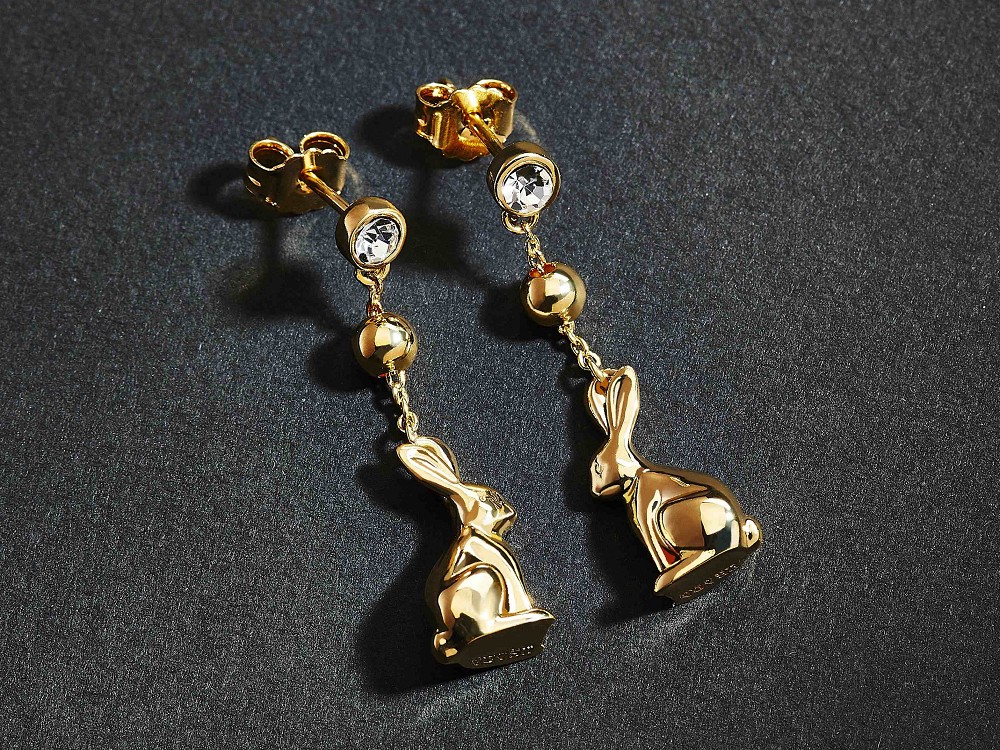 『珠宝』Prada 推出 Fine Jewellery 系列：兔子、香蕉、玫瑰、吉他与机器人