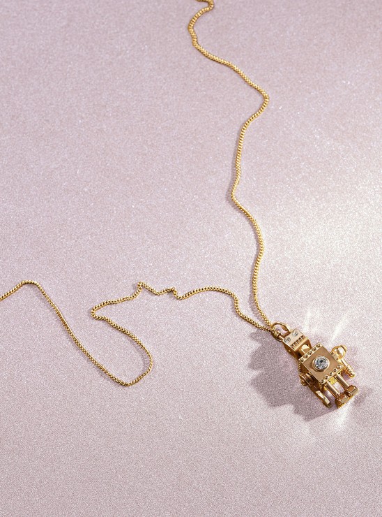 『珠宝』Prada 推出 Fine Jewellery 系列：兔子、香蕉、玫瑰、吉他与机器人