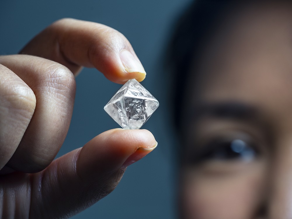 『珠宝』全球一周：Argyle 矿区发现一颗28.84克拉正八面体钻石原石；Shirley Temple 曾拥有的9.5