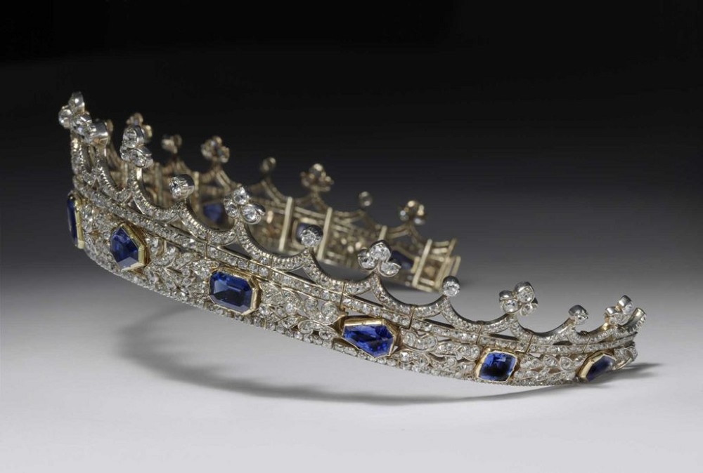 『展览』伦敦 VA 博物馆新增80件珠宝馆藏：维多利亚女王王冠