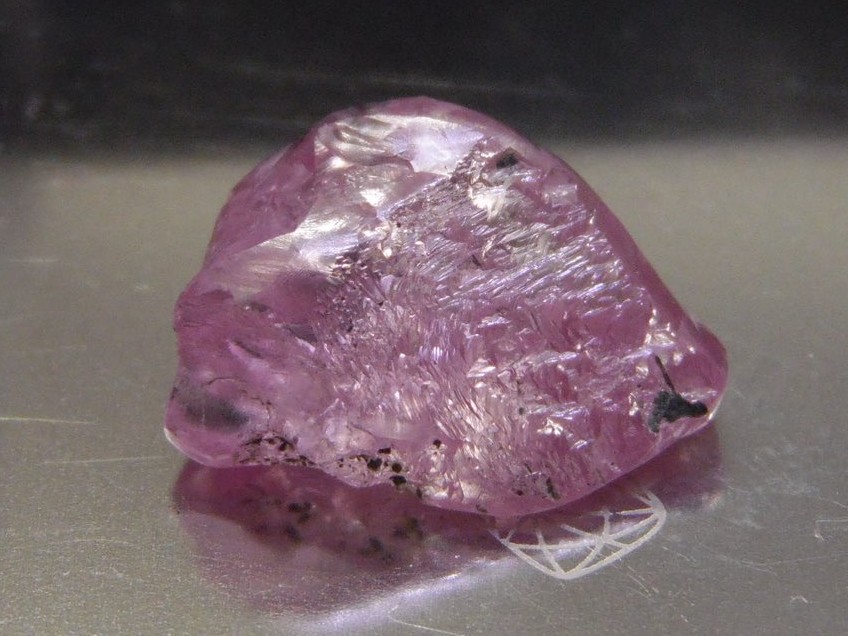 『珠宝』全球一周：一颗13.33ct粉钻原石以875万美元成交，打破 Letšeng 矿区单价纪录