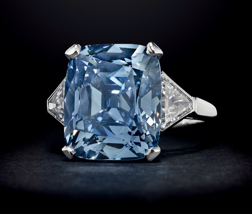 『拍卖』Bulgari 8.08ct鲜彩蓝钻戒指1830万美元成交 