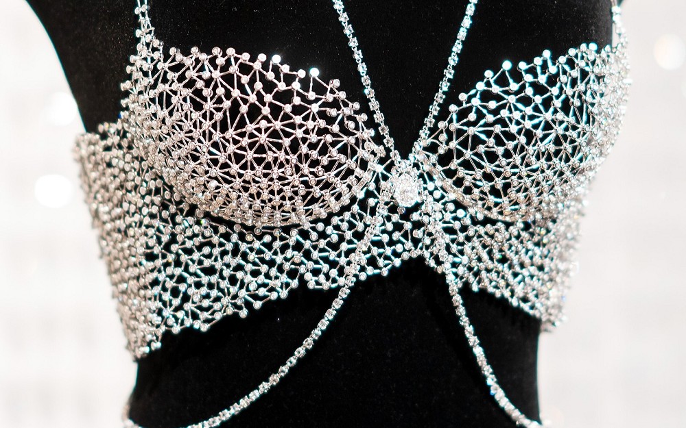 『珠宝』全球一周：Victoria’s Secret 推出镶嵌合成钻石珠宝文胸；俄罗斯 Verkhne-Munskoe