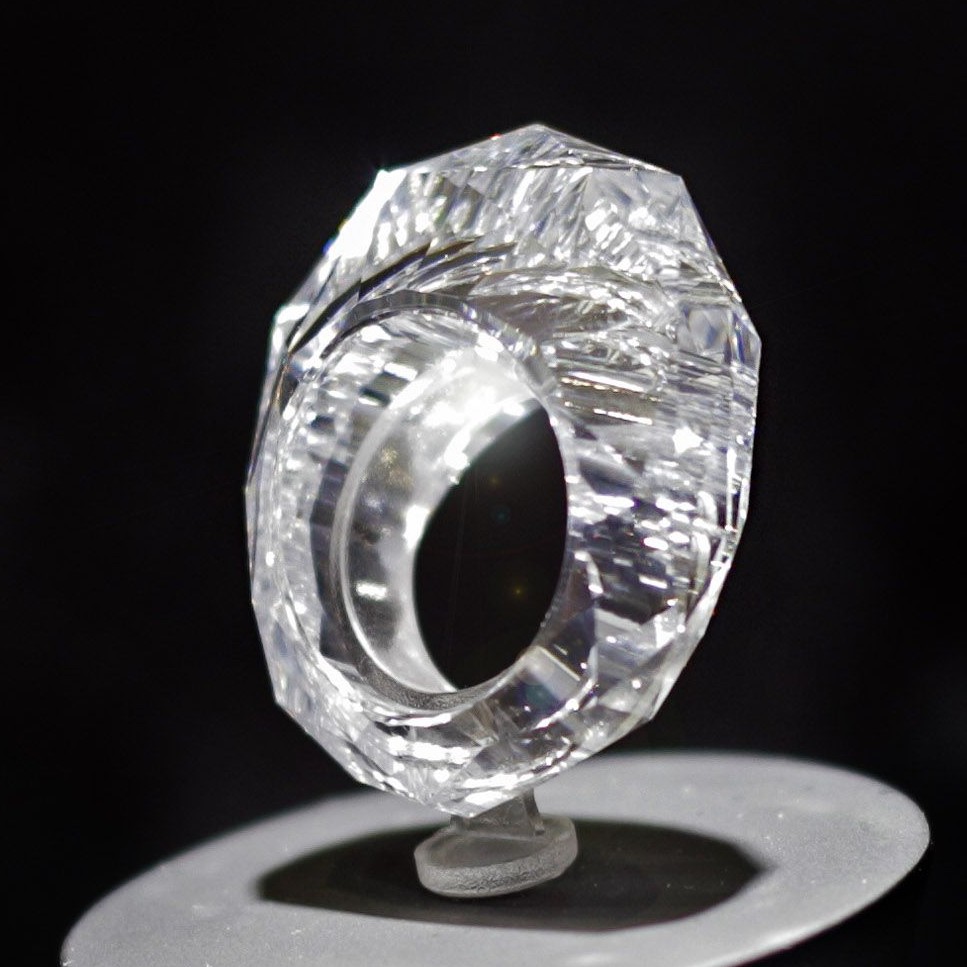 『珠宝』Apple 首席设计师 Jonathan Ive 参与设计的一枚完整合成钻石戒指「Red」将在迈阿密拍卖