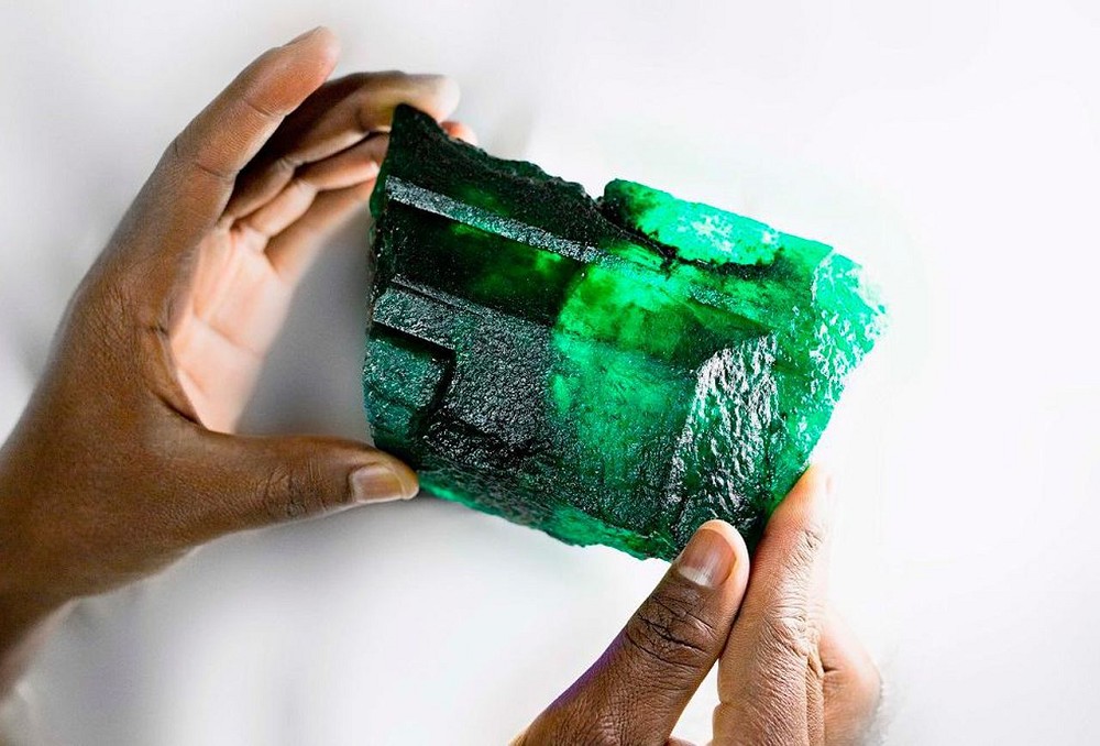 『珠宝』全球一周：赞比亚新发现一颗5655ct祖母绿原石「Inkalamu」