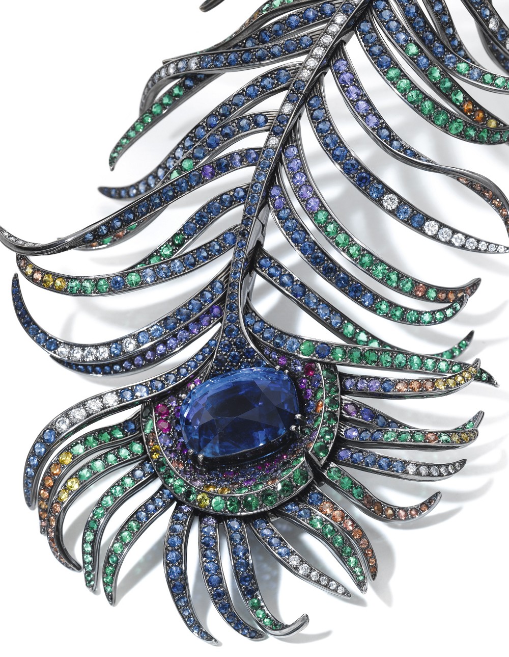 『拍卖』Sotheby's 日内瓦珠宝秋拍：5.04ct鲜彩蓝钻，Bulgari 祖母绿挂坠项链
