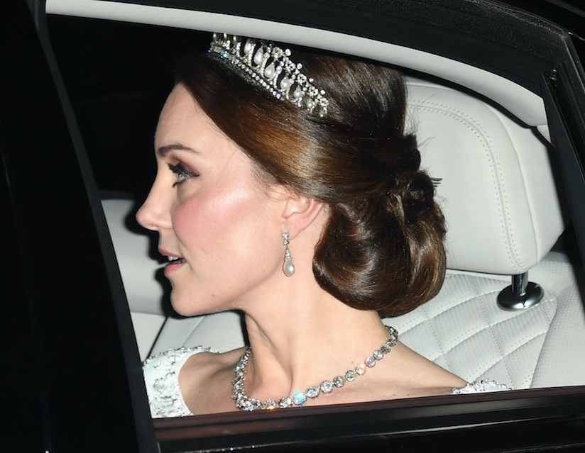 『珠宝』全球一周：凯特王妃佩戴「Cambridge Lover’s Knot」王冠出席英国国宴