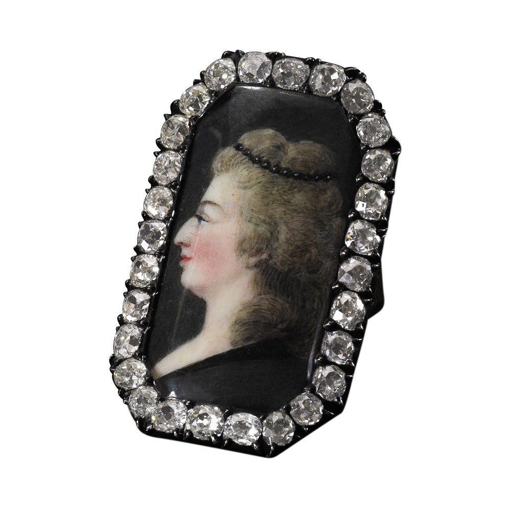 『拍卖』Sotheby’s 日内瓦公布新一批「波旁-帕尔马」家族王室珠宝拍品