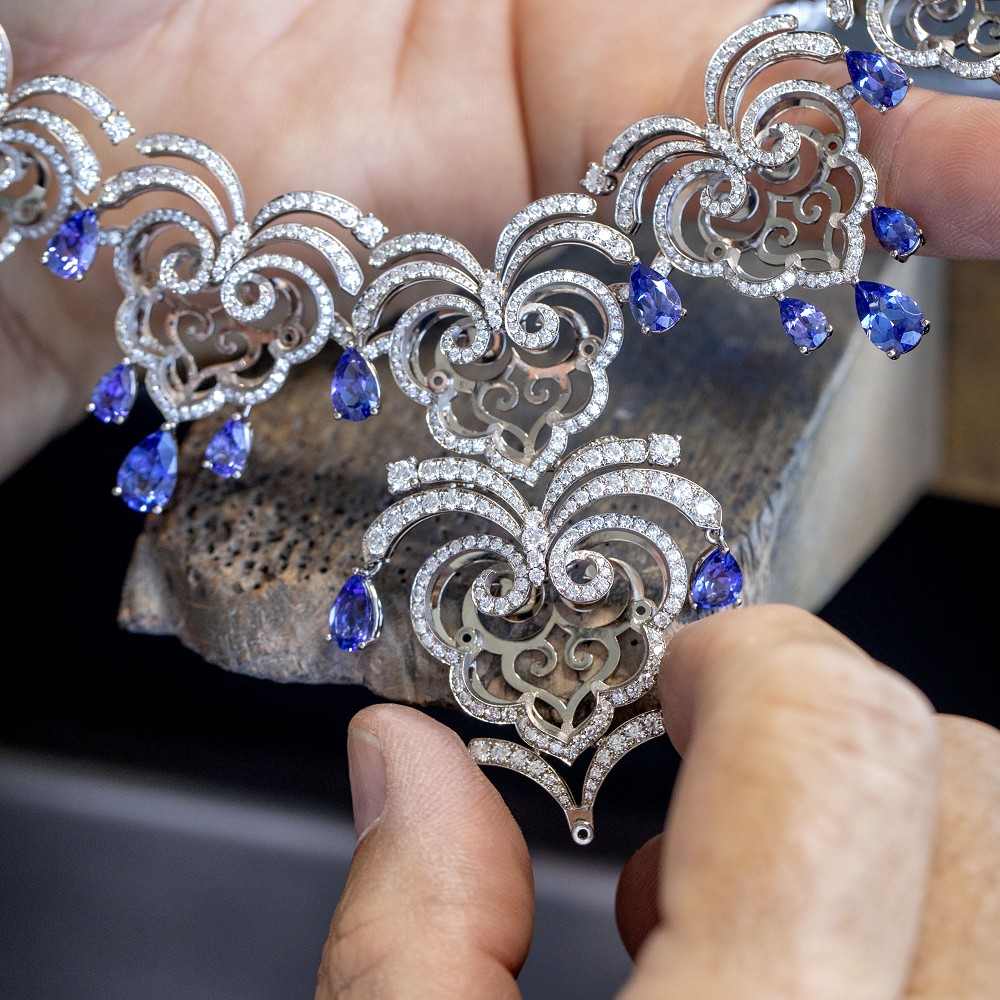 『珠宝』Chopard 推出 La Parisienne 高级珠宝系列：浪漫巴黎