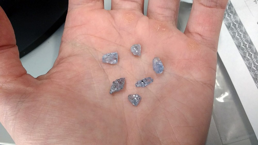『珠宝』全球一周：GIA 报告称蓝钻中「硼」元素来自古代海洋；莱索托王国新发现一颗138ct宝石级钻石原石