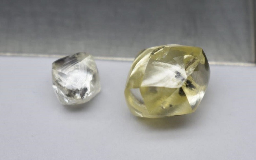 『珠宝』全球一周：莱索托王国新发现100.5ct和11.88ct钻石原石；一颗42.26ct南非钻石原石近50万美元成交