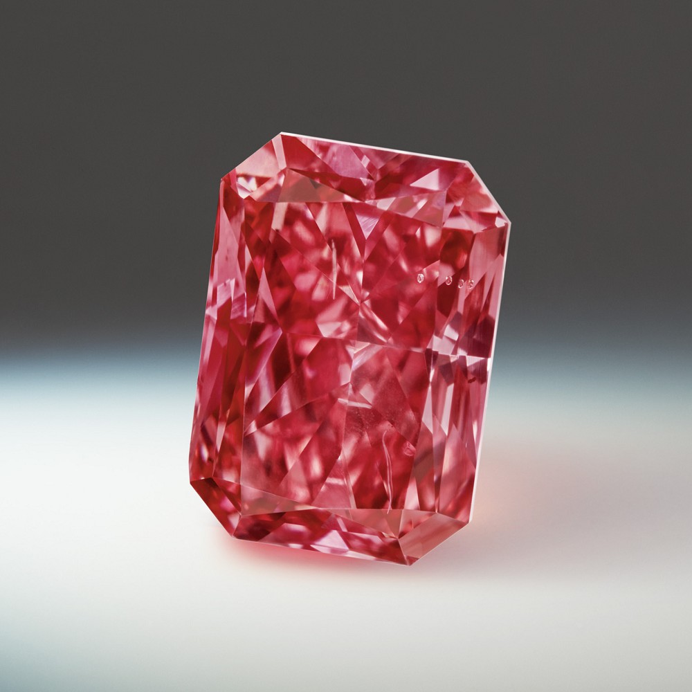 『珠宝』全球一周：Rio Tinto 在悉尼进行 Argyle 粉钻招标预览；GIA 公布一颗5.01ct橘粉色合成钻石