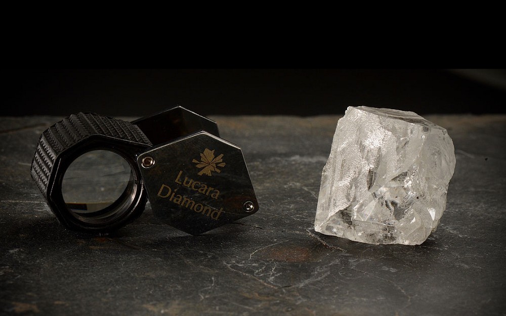 『珠宝』全球一周：一颗327.48ct博兹瓦纳钻石原石1010万美元成交
