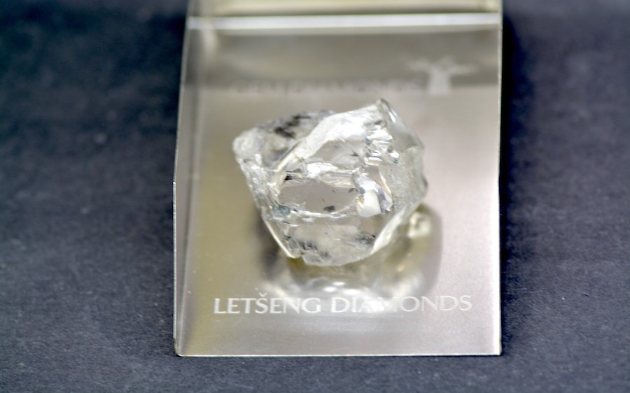 『珠宝』全球一周：莱索托王国新发现一颗152ct无色钻石和一颗25ct黄钻原石
