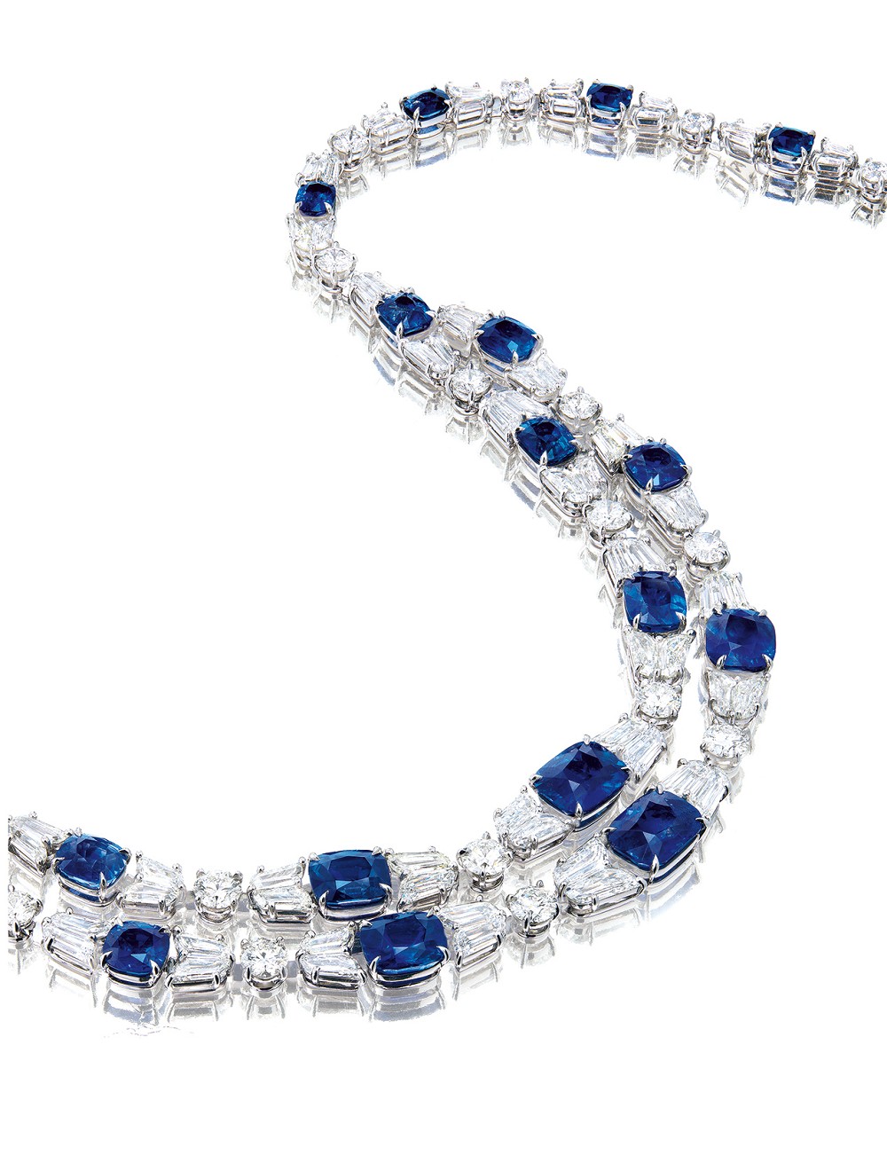 『拍卖』Phillips 香港珠宝春拍：52.50ct克什米尔蓝宝石项链，Cartier 水果锦囊夹针
