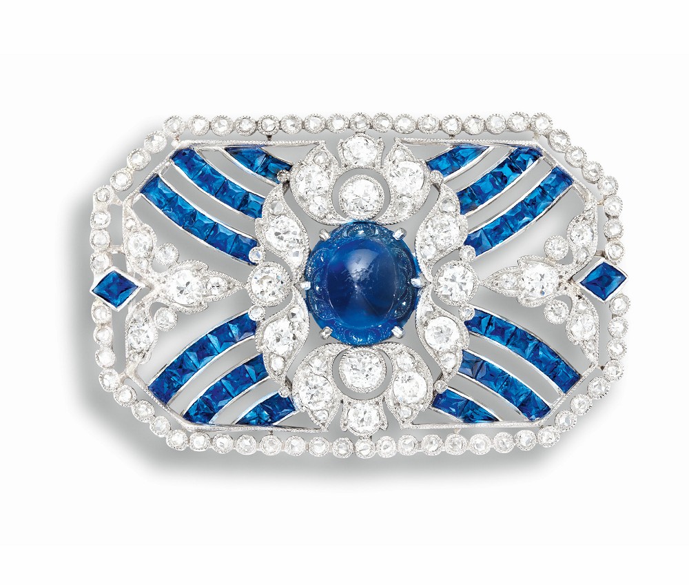 『拍卖』Phillips 香港珠宝春拍：52.50ct克什米尔蓝宝石项链，Cartier 水果锦囊夹针