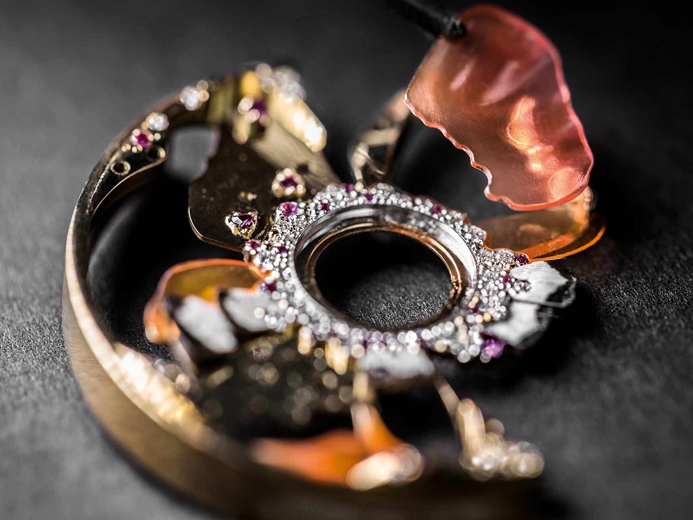 『珠宝』Dior 推出 Grand Bal 和 Grand Soir 系列高级珠宝腕表新作：花园与焰火