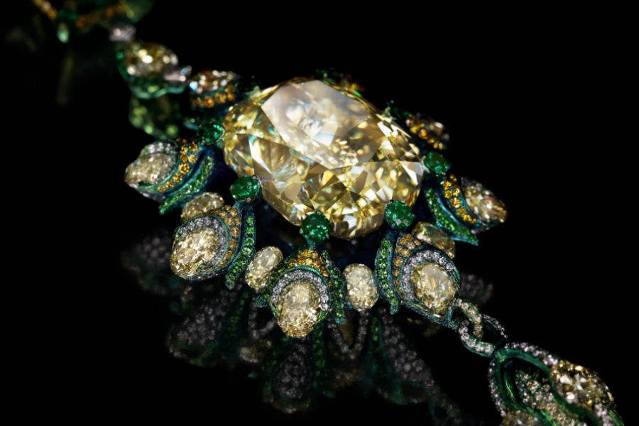『珠宝』Wallace Chan 推出高级珠宝新作：自然主义与雕刻宝石