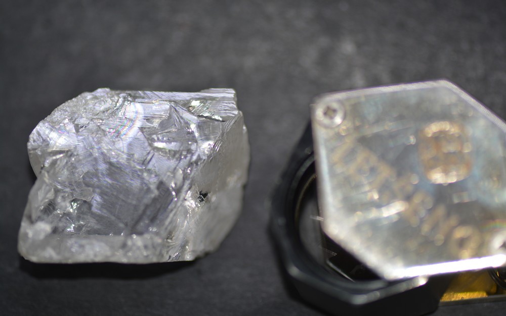 『珠宝』全球一周：莱索托王国新发现一颗152ct宝石级钻石原石；赞比亚 Kagem 矿区祖母绿拍卖成交额累计超过5亿美元
